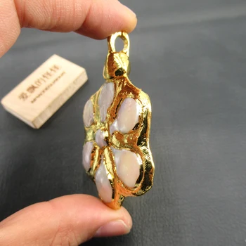 APDGG Gamtos Didelis Baltas Monetos Keshi Perlų Aukso spalvos Pakabukas Gėlė Žavesio Karoliai Papuošalai 