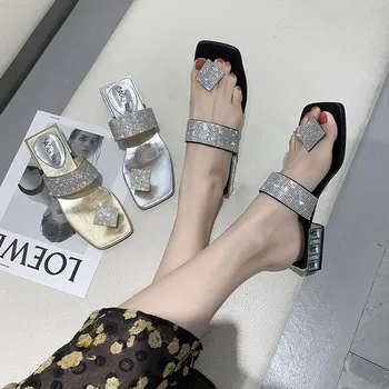 Europos stiliaus 2020 metų vasaros nauji moteriški bateliai karšto diamond kojų storas kulnas sandalai atsitiktinis nešioti šlepetės moterims