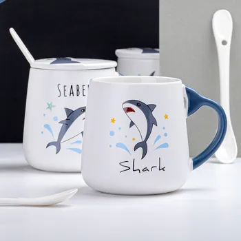 Kūrybos ryklys keramikos puodelis mielas animacinių filmų ryklys kavos puodelio asmenybės puodelis su dangteliu šaukštu, draugas, dovana, taurės ir bokalai